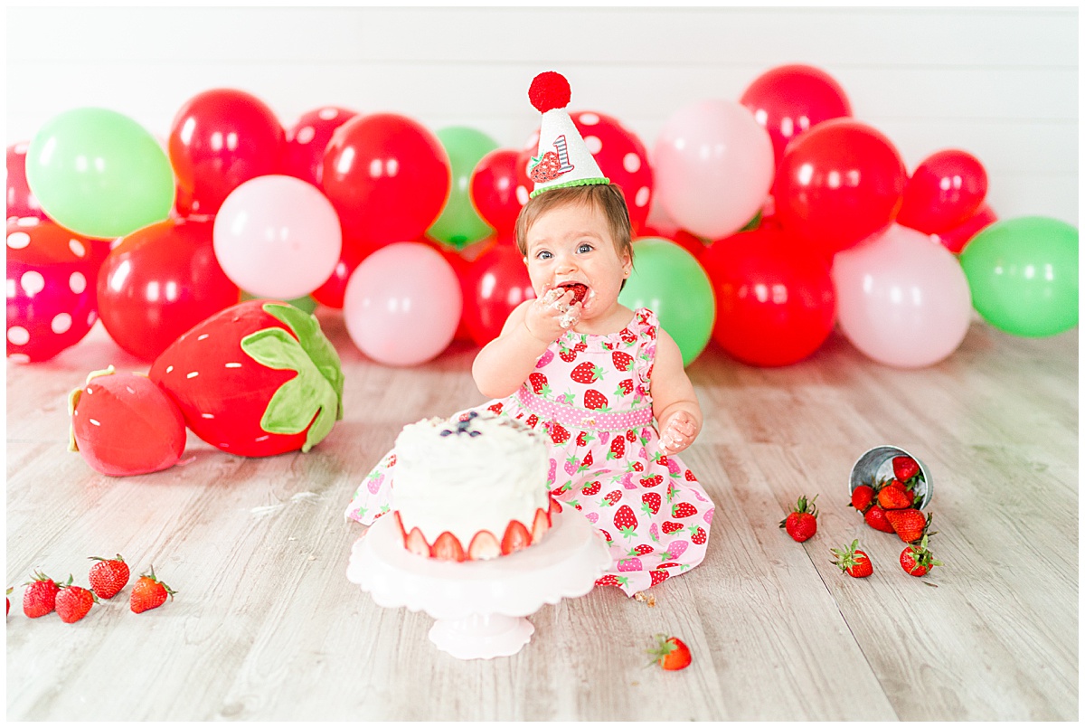 Strawberry_Birthday_Cake_Smash-149.jpg